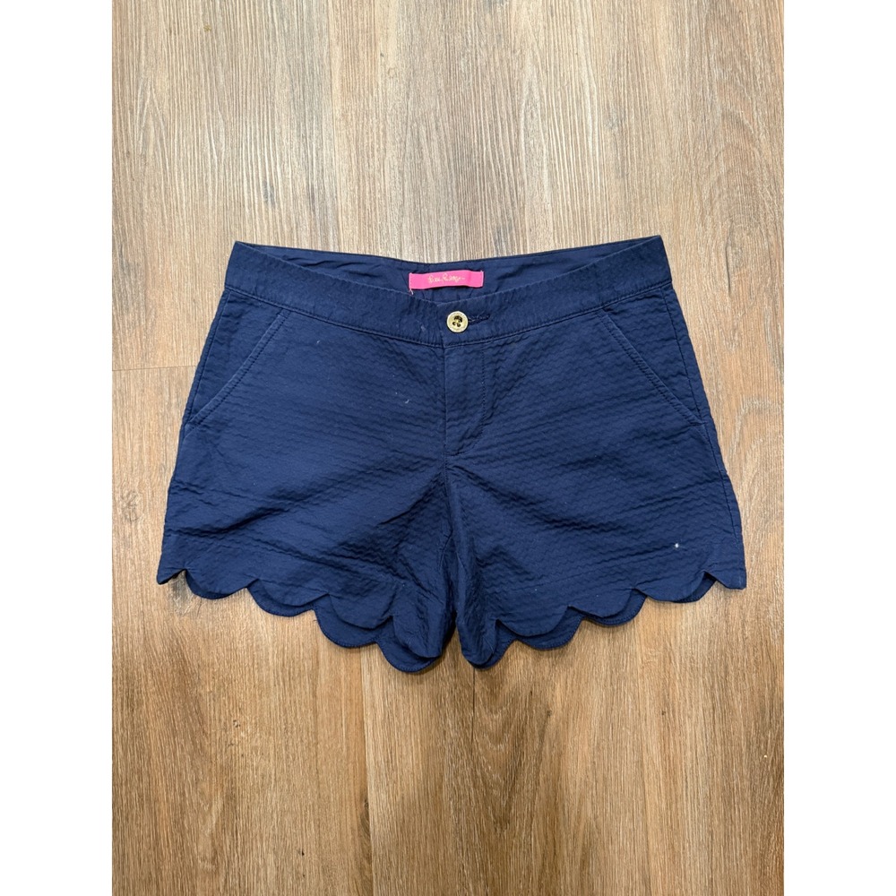 Lilly Pulitzer Women's Size 00 Navy Blue Seersucker Scalloped Hem Shorts